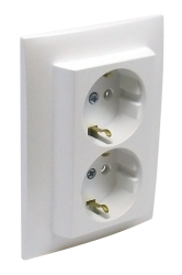 90332_CGE: Komplet dvojzsuvka (Schuko) s clonkou, adov